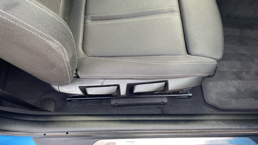 BMW 2 Series 218i Sport 2dr [Nav] Petrol Coupe - Image 40