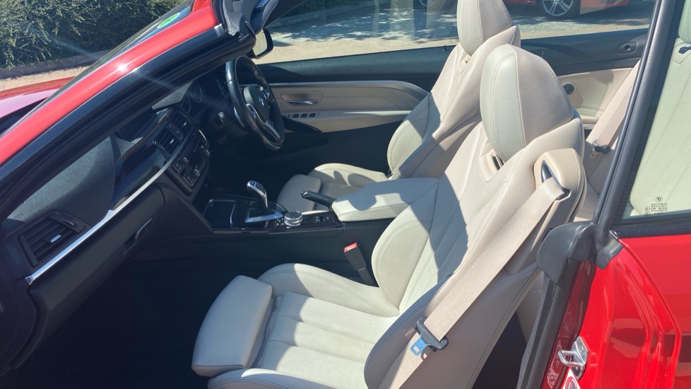 BMW 4 Series 420d [190] M Sport 2dr Auto [Professional Media] Diesel Convertible - Image 33