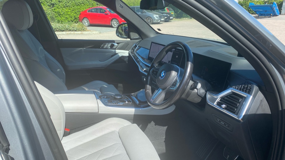 BMW X5 xDrive50e M Sport 5dr Auto Estate - Image 6