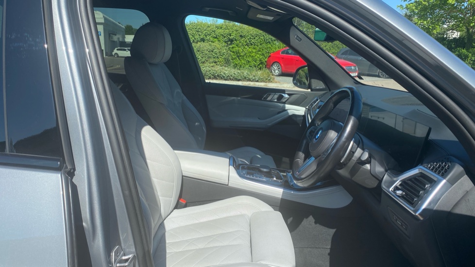 BMW X5 xDrive50e M Sport 5dr Auto Estate - Image 11