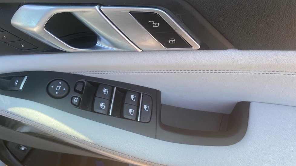 BMW X5 xDrive50e M Sport 5dr Auto Estate - Image 37