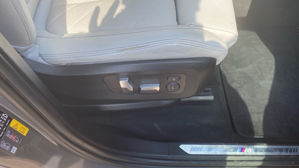 BMW X5 xDrive50e M Sport 5dr Auto Estate - Image 38