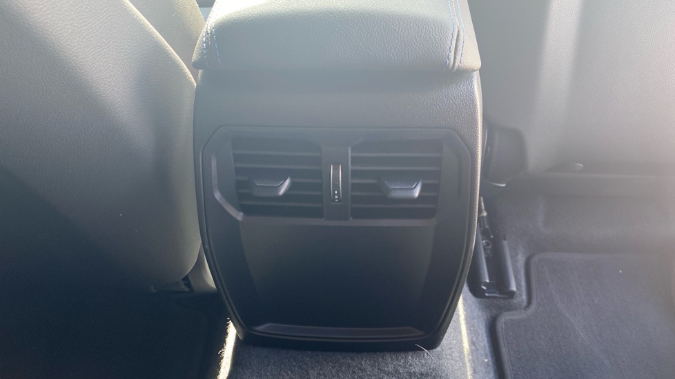 BMW M2 2dr Petrol Coupe - Image 51