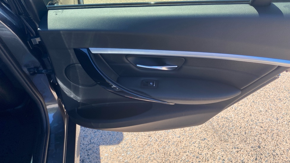 BMW 3 Series 320d M Sport 5dr Diesel Estate - Image 38