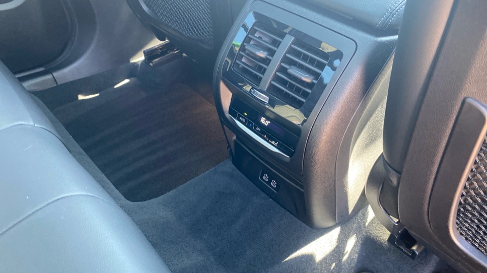 BMW X3 xDrive 30e M Sport 5dr Auto Estate - Image 40