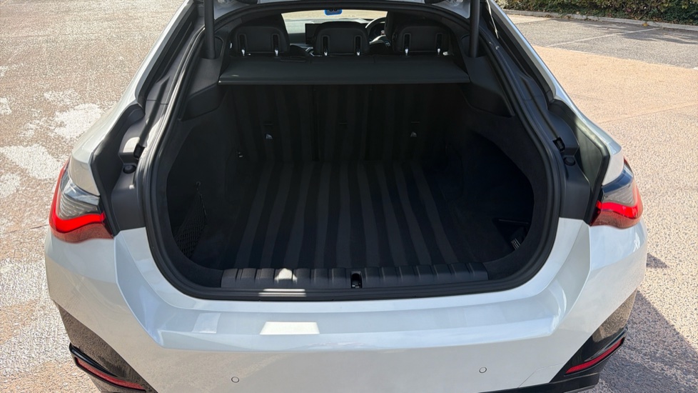BMW i4 400kW M50 83.9kWh 5dr Auto Electric Hatchback - Image 13