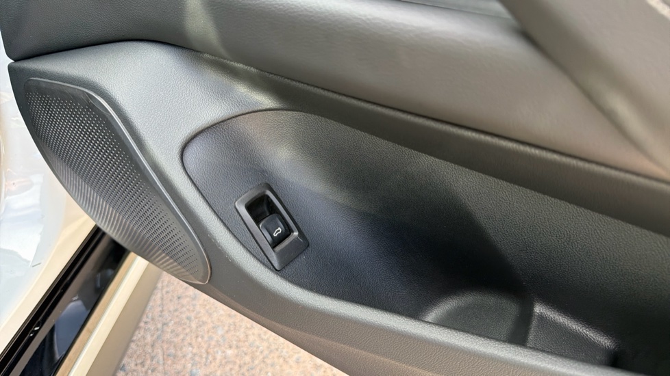 BMW i4 400kW M50 83.9kWh 5dr Auto Electric Hatchback - Image 43