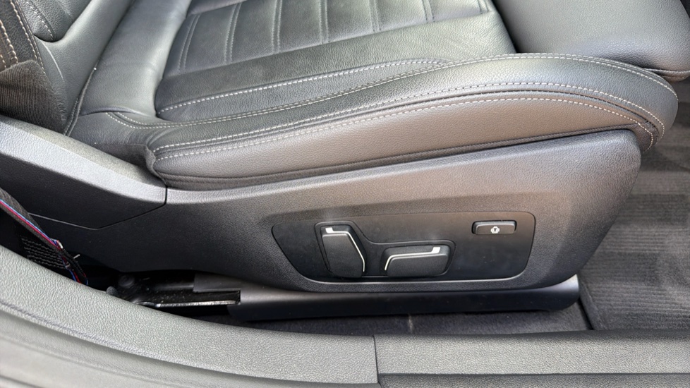 BMW i4 400kW M50 83.9kWh 5dr Auto Electric Hatchback - Image 45