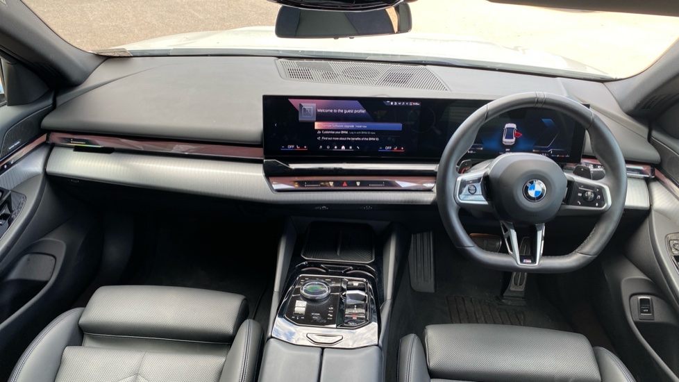 BMW 5 Series 520i M Sport Pro 4dr Auto [Tech Plus/Comfort Plus] Petrol Saloon - Image 4