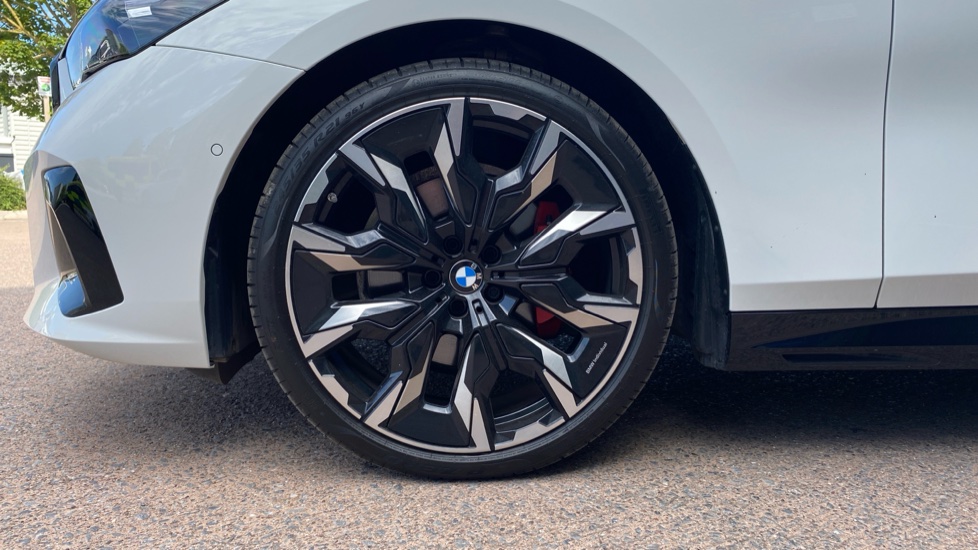 BMW 5 Series 520i M Sport Pro 4dr Auto [Tech Plus/Comfort Plus] Petrol Saloon - Image 14