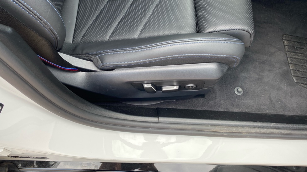 BMW 5 Series 520i M Sport Pro 4dr Auto [Tech Plus/Comfort Plus] Petrol Saloon - Image 39