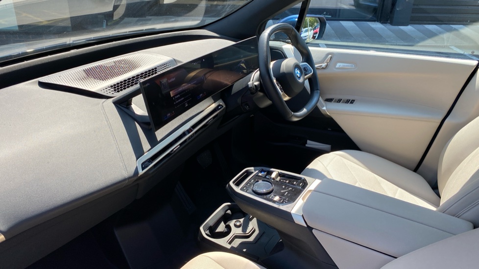 BMW iX 240kW xDrive40 M Sport 76.6kWh 5dr Auto Electric Estate - Image 7