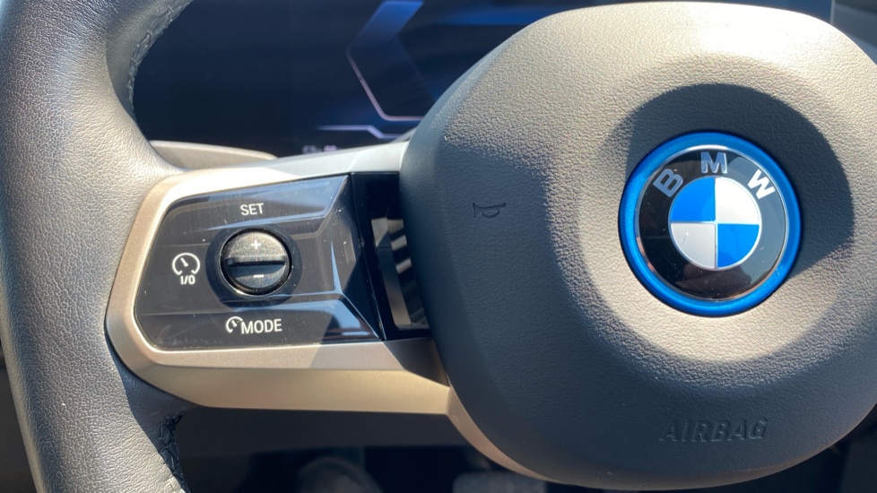 BMW iX 240kW xDrive40 M Sport 76.6kWh 5dr Auto Electric Estate - Image 17