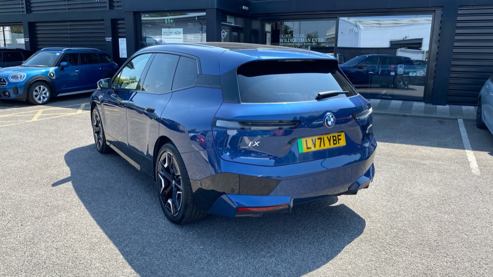 BMW iX 240kW xDrive40 M Sport 76.6kWh 5dr Auto Electric Estate - Image 26