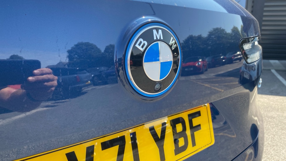 BMW iX 240kW xDrive40 M Sport 76.6kWh 5dr Auto Electric Estate - Image 37