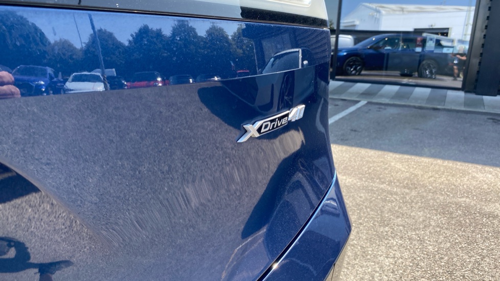 BMW iX 240kW xDrive40 M Sport 76.6kWh 5dr Auto Electric Estate - Image 38