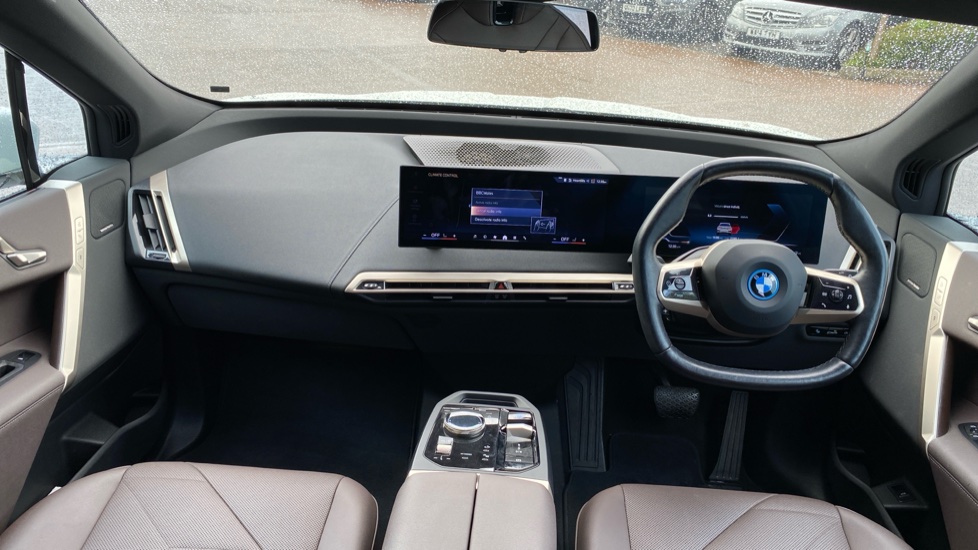 BMW iX 240kW xDrive40 M Sport 76.6kWh 5dr Auto Electric Estate - Image 4