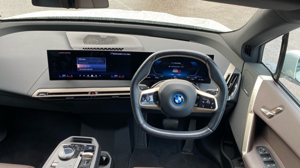 BMW iX 240kW xDrive40 M Sport 76.6kWh 5dr Auto Electric Estate - Image 5