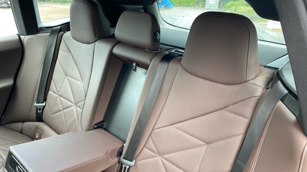 BMW iX 240kW xDrive40 M Sport 76.6kWh 5dr Auto Electric Estate - Image 12
