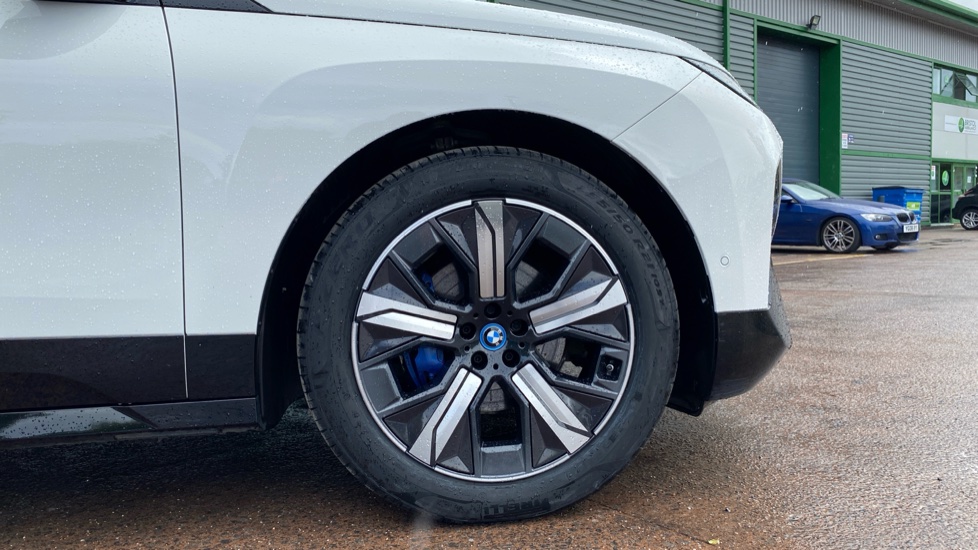 BMW iX 240kW xDrive40 M Sport 76.6kWh 5dr Auto Electric Estate - Image 14