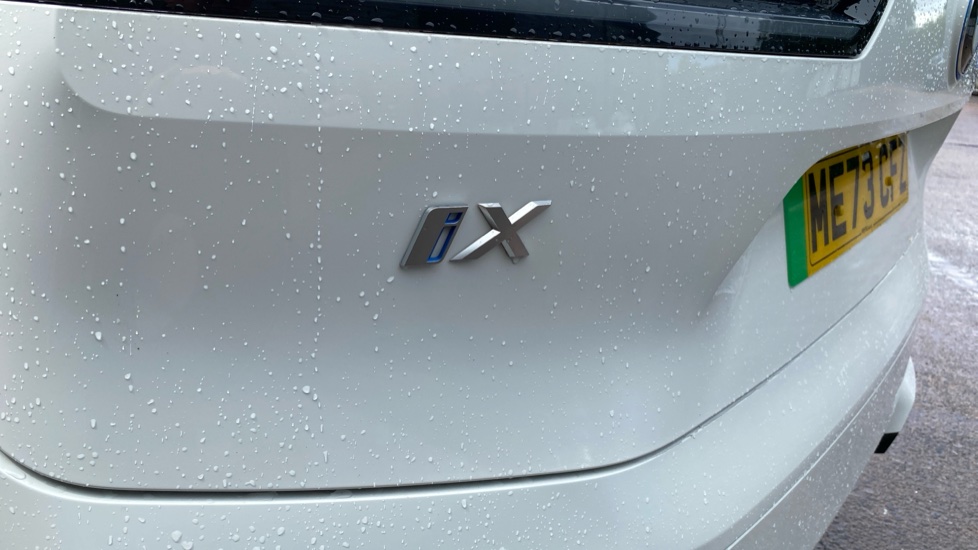 BMW iX 240kW xDrive40 M Sport 76.6kWh 5dr Auto Electric Estate - Image 29