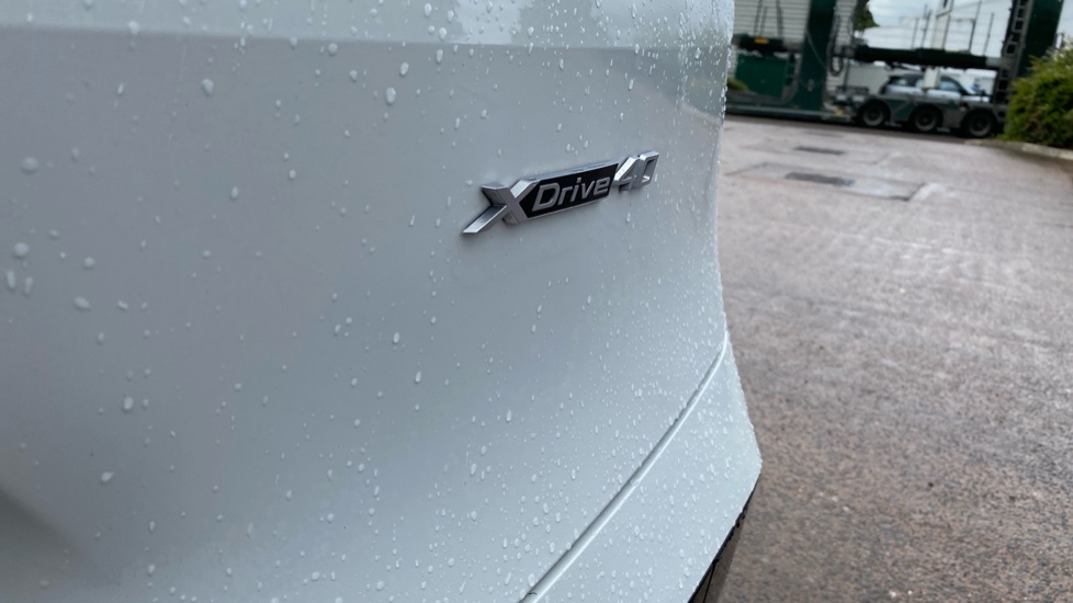 BMW iX 240kW xDrive40 M Sport 76.6kWh 5dr Auto Electric Estate - Image 31