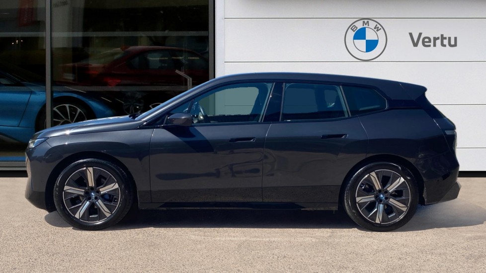BMW iX 240kW xDrive40 M Sport 76.6kWh 5dr Auto Electric Estate - Image 3