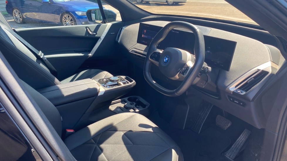 BMW iX 240kW xDrive40 M Sport 76.6kWh 5dr Auto Electric Estate - Image 6