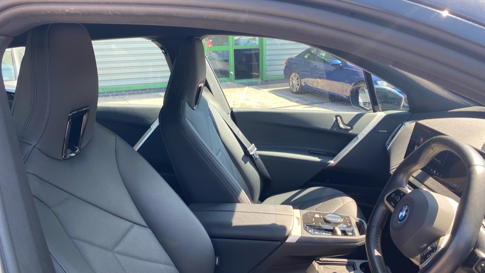 BMW iX 240kW xDrive40 M Sport 76.6kWh 5dr Auto Electric Estate - Image 11