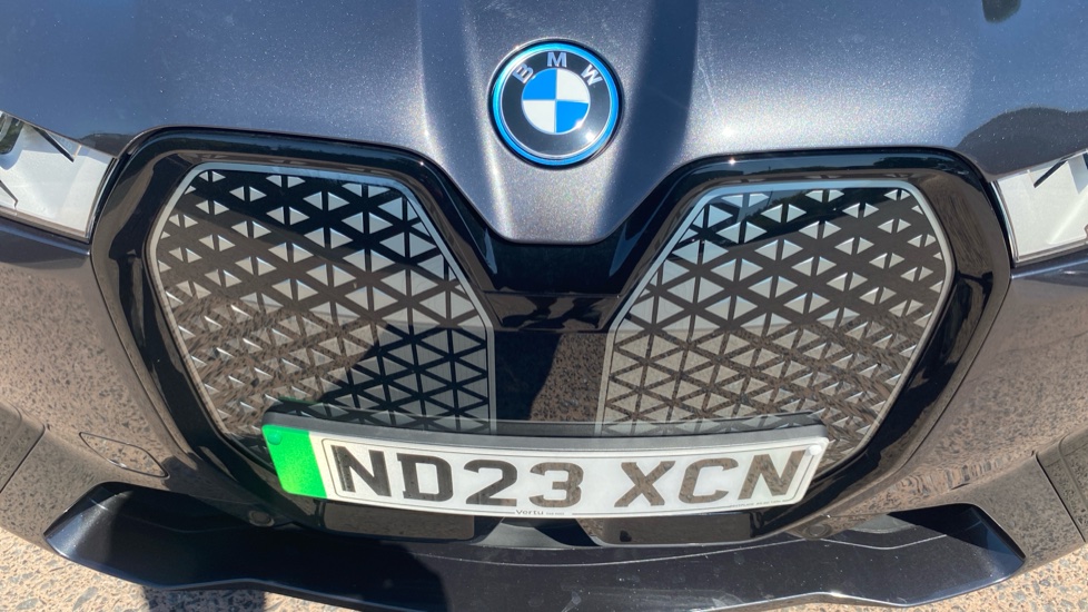 BMW iX 240kW xDrive40 M Sport 76.6kWh 5dr Auto Electric Estate - Image 29