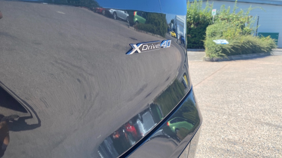 BMW iX 240kW xDrive40 M Sport 76.6kWh 5dr Auto Electric Estate - Image 38
