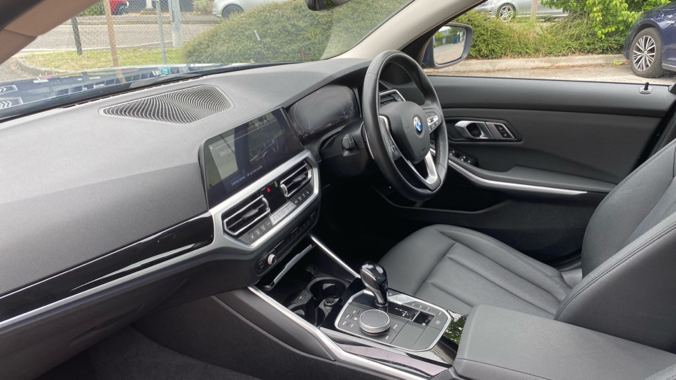 BMW 3 Series 330e SE Pro 4dr Auto Saloon - Image 7