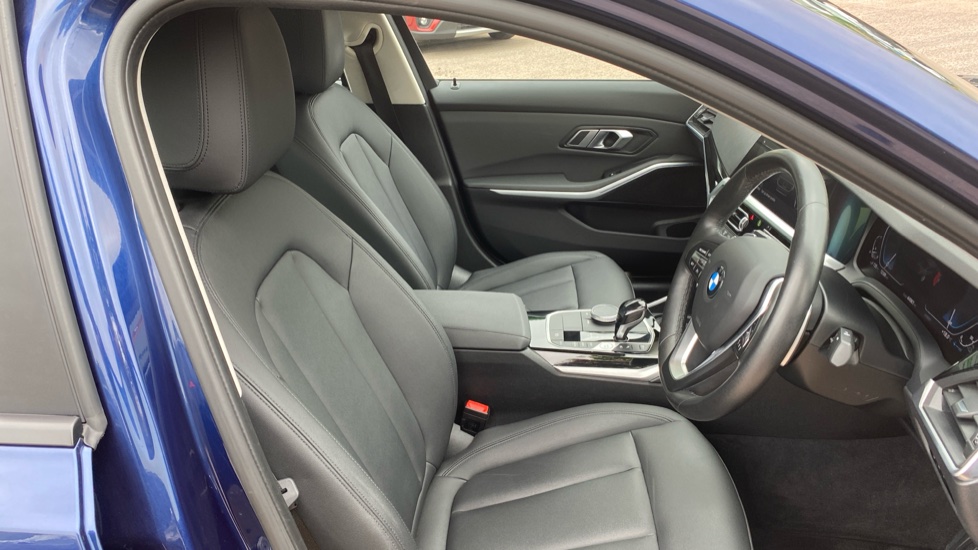BMW 3 Series 330e SE Pro 4dr Auto Saloon - Image 11