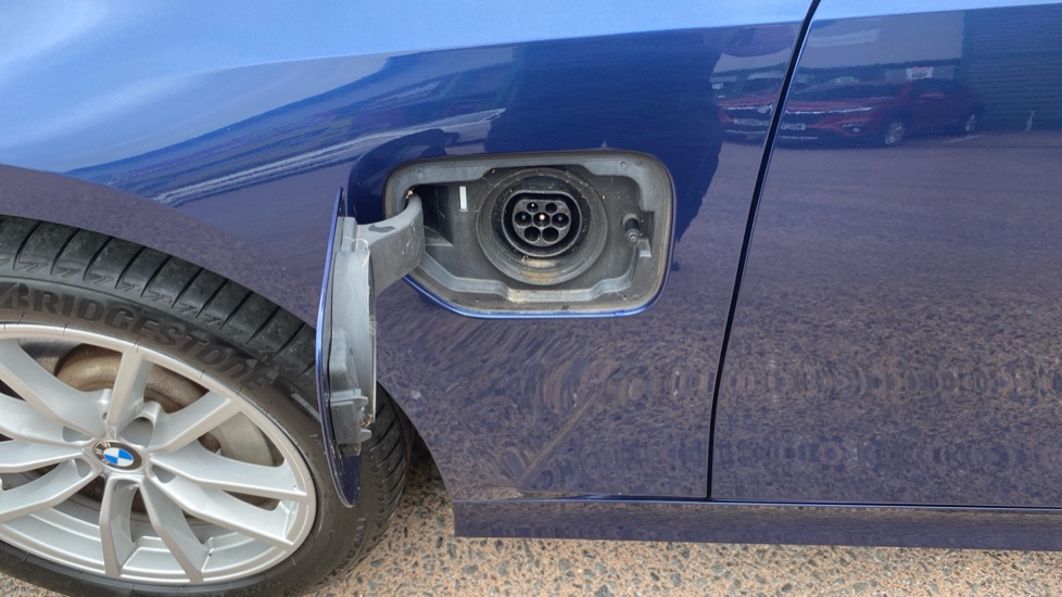 BMW 3 Series 330e SE Pro 4dr Auto Saloon - Image 30
