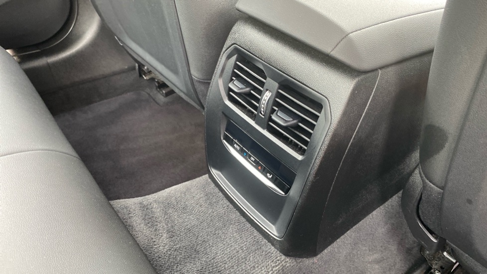 BMW 3 Series 330e SE Pro 4dr Auto Saloon - Image 34