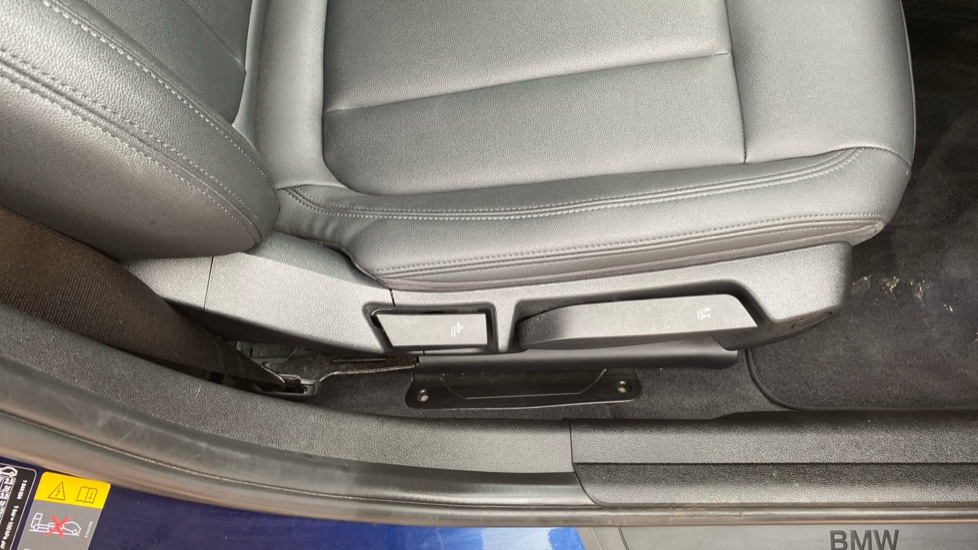BMW 3 Series 330e SE Pro 4dr Auto Saloon - Image 38