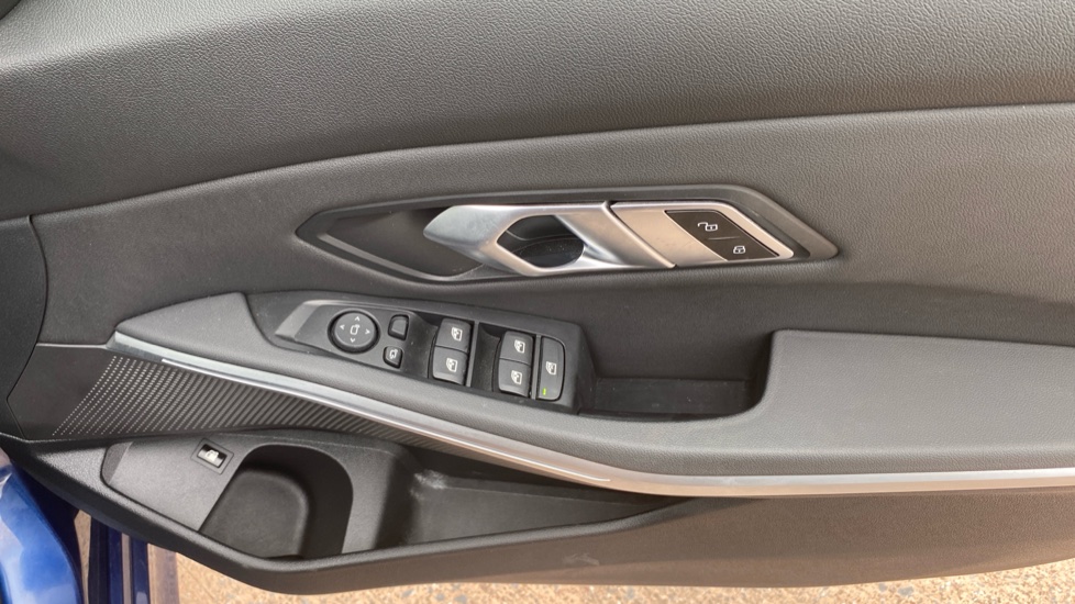 BMW 3 Series 330e SE Pro 4dr Auto Saloon - Image 39