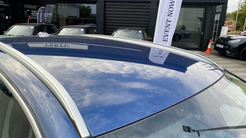BMW 2 Series 223i MHT Luxury 5dr DCT Petrol Hatchback - Image 21