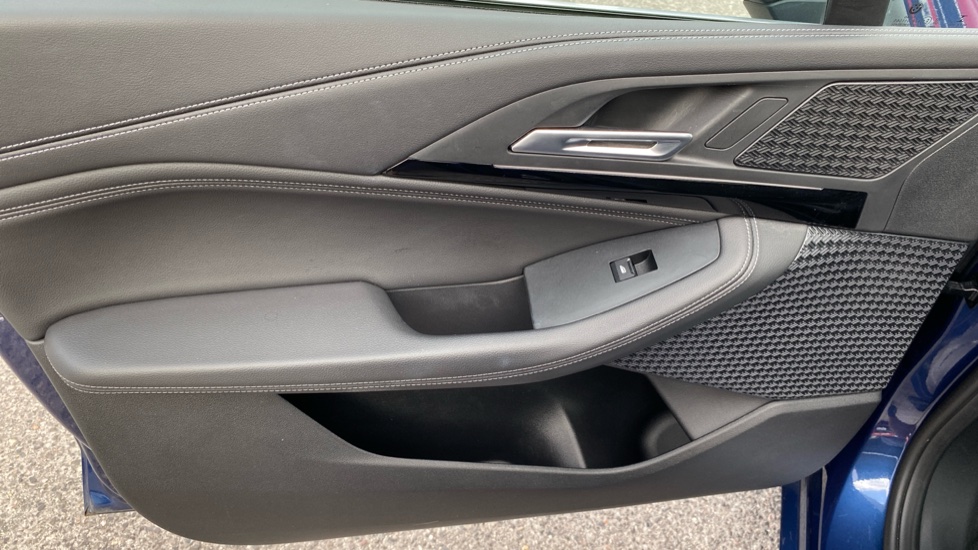 BMW 2 Series 223i MHT Luxury 5dr DCT Petrol Hatchback - Image 34