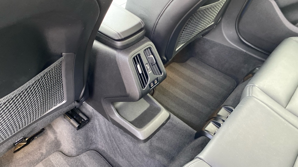 BMW 2 Series 223i MHT Luxury 5dr DCT Petrol Hatchback - Image 36