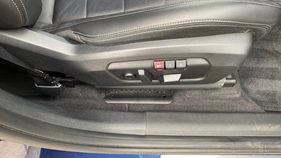 BMW 2 Series 223i MHT Luxury 5dr DCT Petrol Hatchback - Image 38
