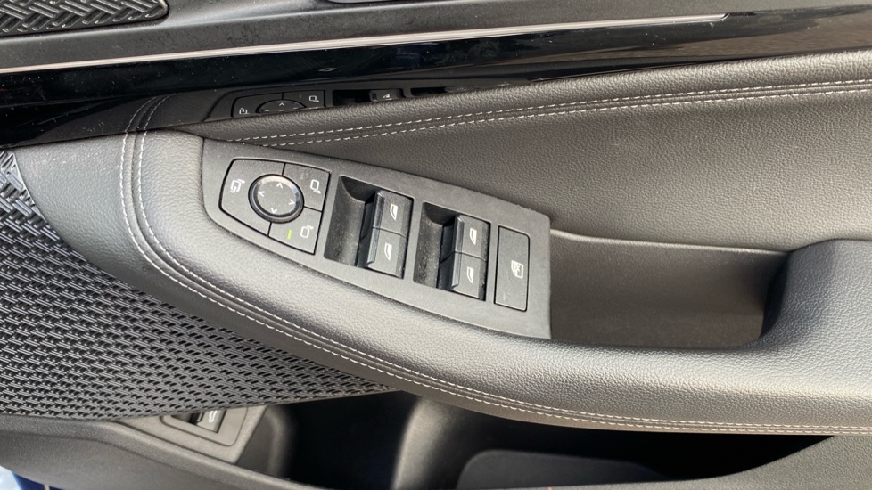 BMW 2 Series 223i MHT Luxury 5dr DCT Petrol Hatchback - Image 40