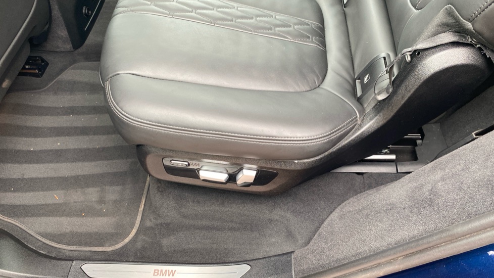 BMW X7 xDrive40i MHT Excellence 5dr Step Auto Petrol Estate - Image 36
