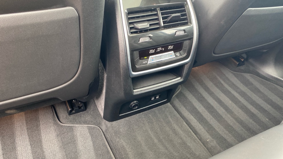 BMW X7 xDrive40i MHT Excellence 5dr Step Auto Petrol Estate - Image 37