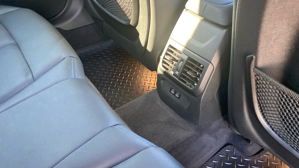 BMW 1 Series 118i M Sport 5dr Petrol Hatchback - Image 37