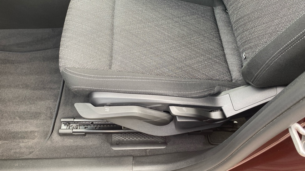 BMW 2 Series 220i MHT Sport 5dr DCT Petrol Hatchback - Image 31
