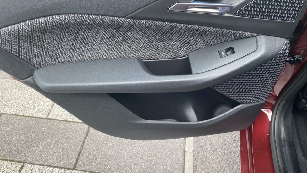 BMW 2 Series 220i MHT Sport 5dr DCT Petrol Hatchback - Image 32