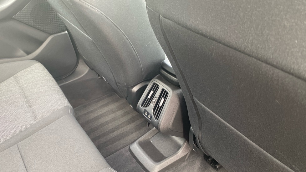 BMW 2 Series 220i MHT Sport 5dr DCT Petrol Hatchback - Image 38