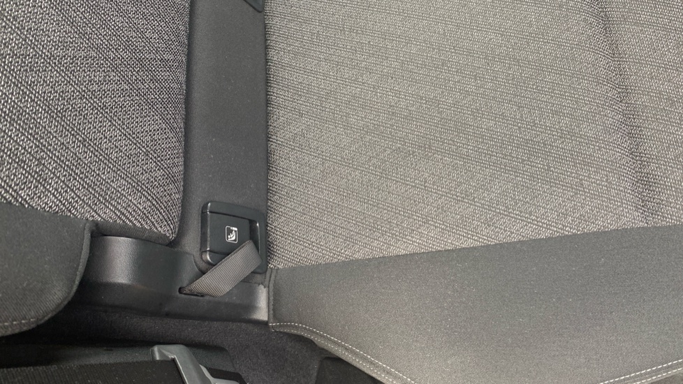 BMW 2 Series 220i MHT Sport 5dr DCT Petrol Hatchback - Image 39