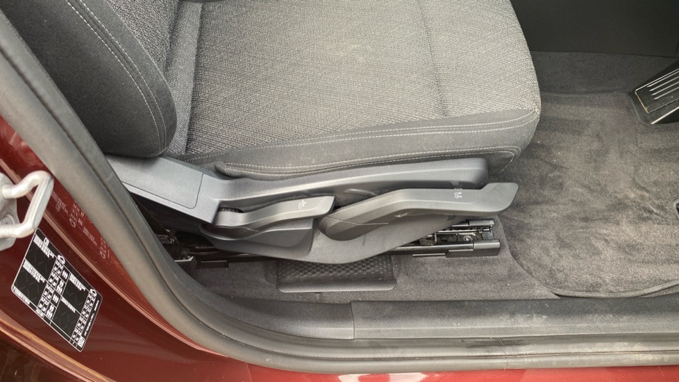 BMW 2 Series 220i MHT Sport 5dr DCT Petrol Hatchback - Image 41